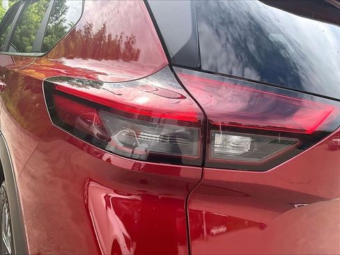 Used 2023 Nissan Rogue SV AWD/4WD image 32