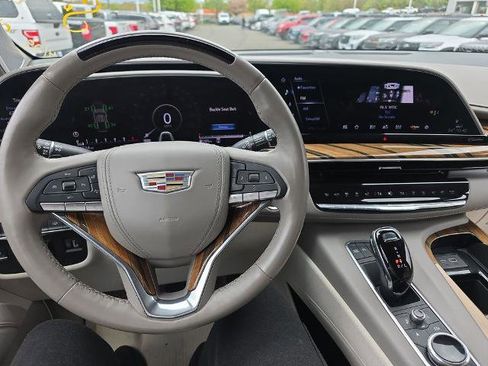 Used 2022 Cadillac Escalade ESV Premium Luxury Platinum AWD/4WD image 24
