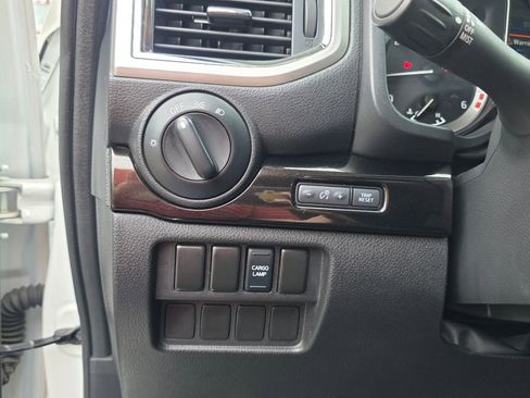 Used 2019 Nissan Titan SV AWD/4WD image 14