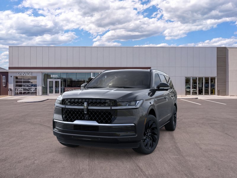 New 2026 Lincoln Navigator Reserve w/ Jet Appearance Package AWD/4WD image 2