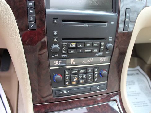 Used 2009 Cadillac Escalade AWD image 23