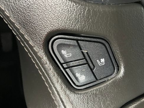 Used 2020 Chevrolet Suburban Premier image 40