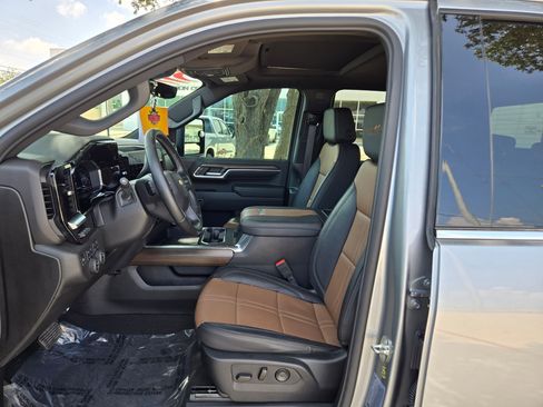 Used 2024 Chevrolet Silverado 2500 High Country w/ High Country Premium Package AWD/4WD image 9