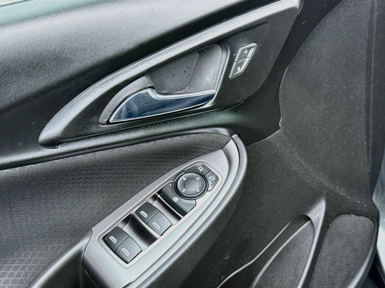 Used 2017 Chevrolet Malibu LS FWD image 10
