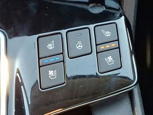 Used 2025 Kia Sportage SX image 30