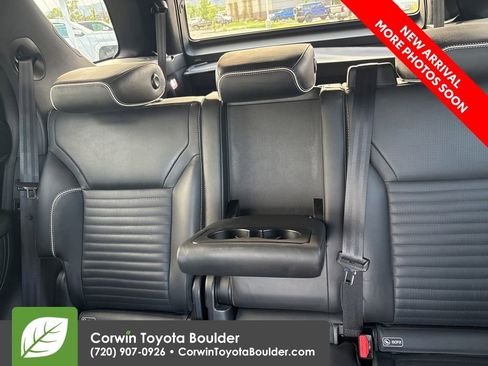 Used 2018 Land Rover Discovery HSE Luxury AWD/4WD image 10