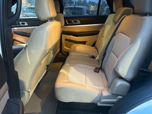 Used 2016 Ford Explorer XLT image 8