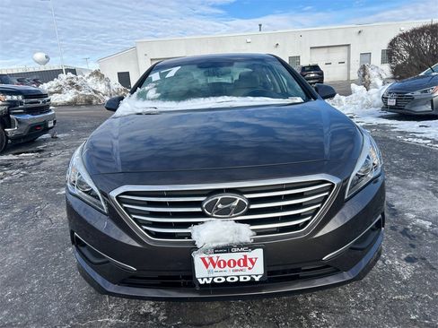 Used 2017 Hyundai Sonata SE image 3