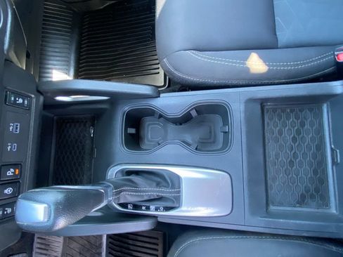 Used 2025 Nissan Frontier SV w/ SV Convenience Package AWD/4WD image 18