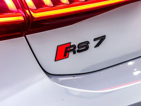 Used 2024 Audi RS 7 Performance w/ Black Optic Package image 9