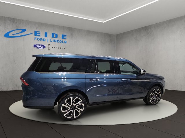 New 2027 Lincoln Navigator L Reserve AWD/4WD image 4