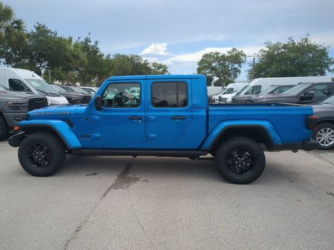 Used 2024 Jeep Gladiator Sport AWD/4WD image 9