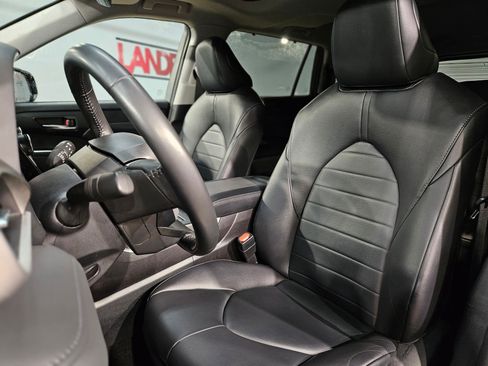 Used 2024 Toyota Highlander XLE image 24