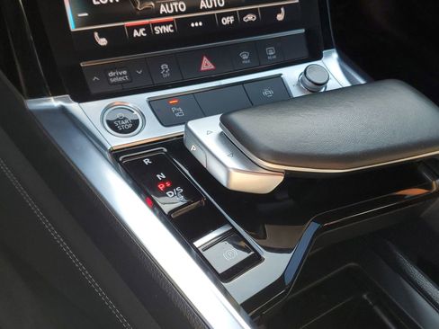 Used 2023 Audi e-tron Premium w/ Convenience Plus Package image 33