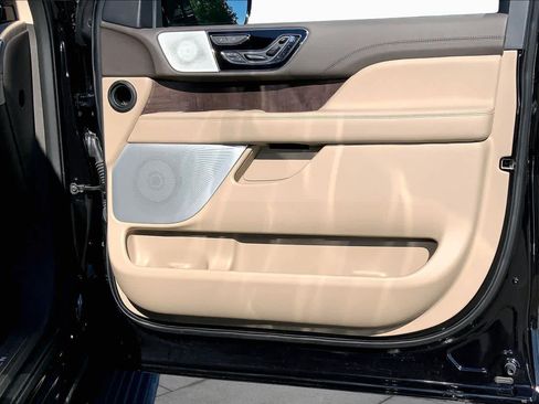 Used 2024 Lincoln Navigator Reserve AWD/4WD image 23