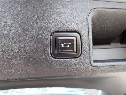Used 2021 GMC Terrain SLT w/ Infotainment Package II AWD/4WD image 8