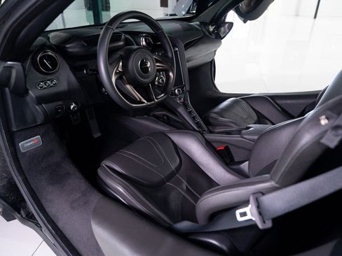 Used 2018 McLaren 720S image 17