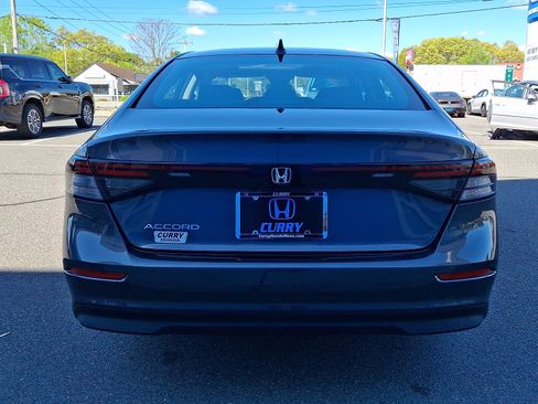 Used 2023 Honda Accord EX image 5