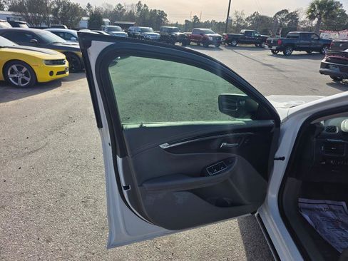 Used 2015 Chevrolet Impala LT w/ Convenience Package image 6