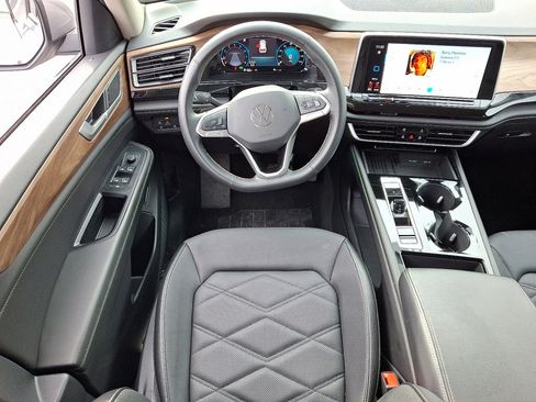 Used 2025 Volkswagen Atlas SE image 22
