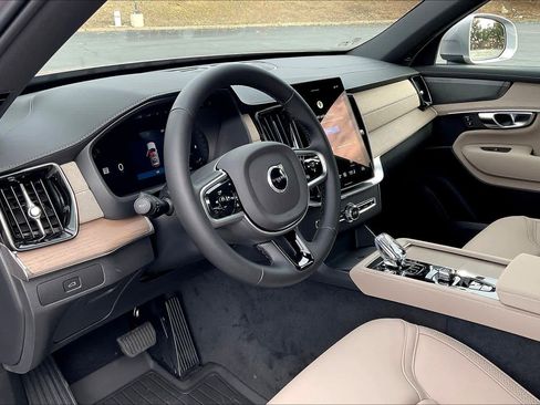 New 2026 Volvo XC90 B6 Plus w/ Protection Package Premier image 8