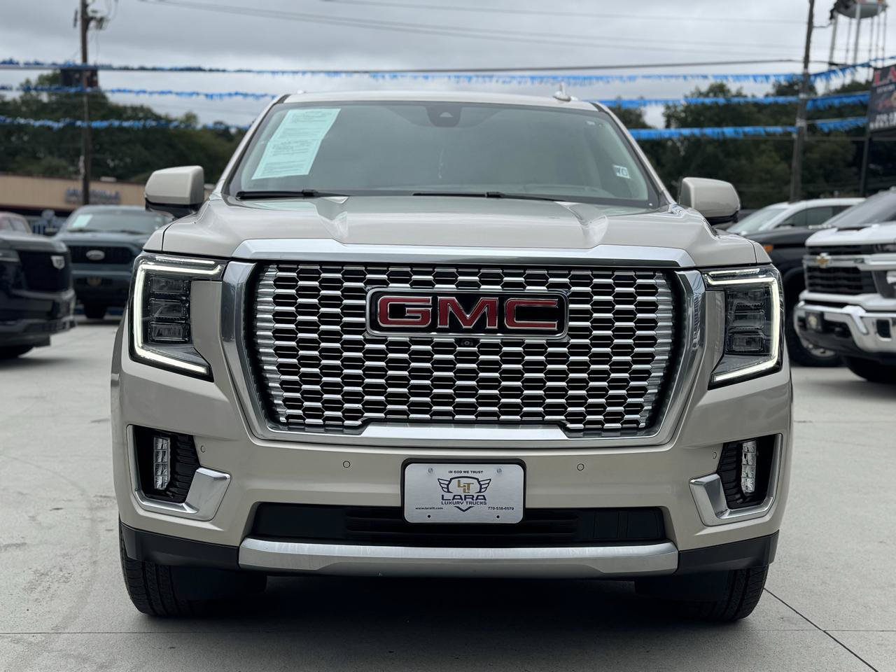 Used 2021 GMC Yukon XL Denali w/ Advanced Technology Package AWD/4WD image 2