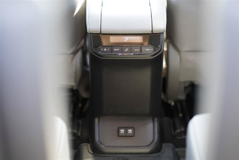 Used 2020 Toyota Highlander XLE AWD/4WD image 88