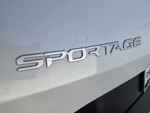 Used 2025 Kia Sportage LX image 25