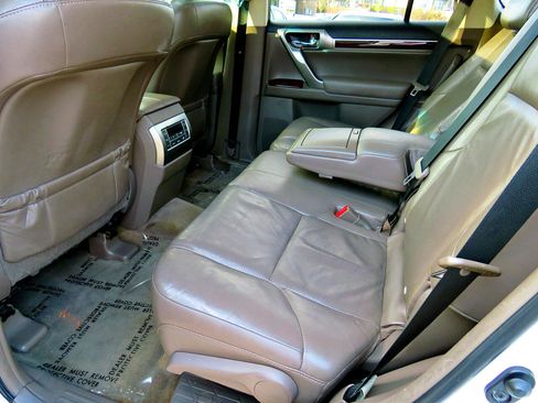 Used 2016 Lexus GX 460 w/ Premium Package image 37