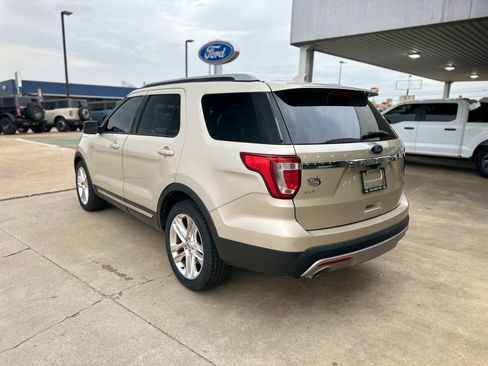 Used 2017 Ford Explorer XLT w/ Equipment Group 202A image 10