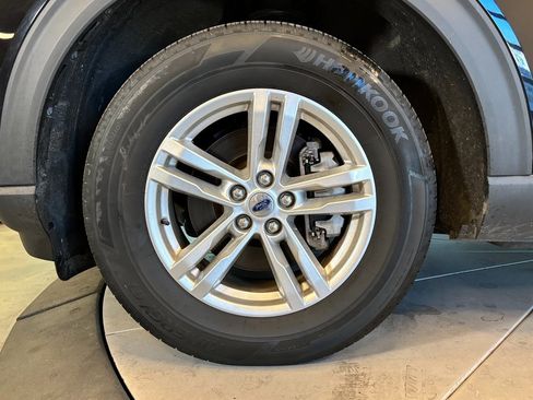 Used 2020 Ford Explorer XLT w/ Class III Trailer Tow Package image 28