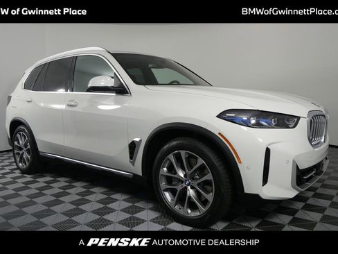 Used 2025 BMW X5 xDrive50e image 1