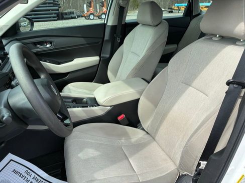 Used 2025 Honda Accord SE image 10