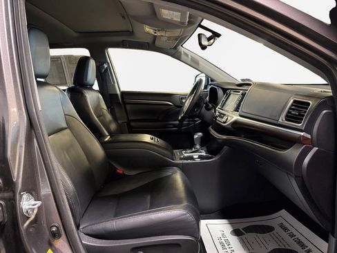 Used 2016 Toyota Highlander Limited image 26