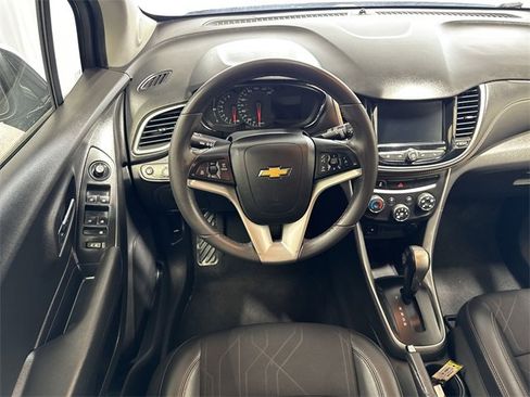 Certified 2020 Chevrolet Trax LT w/ Driver Confidence Package image 14