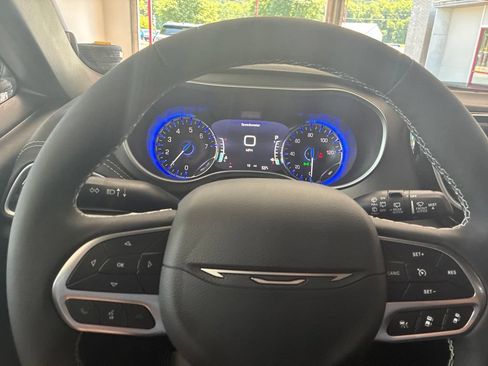 New 2027 Chrysler Pacifica Select AWD/4WD image 42