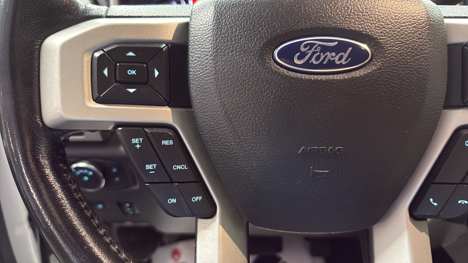 Used 2022 Ford F250 Lariat w/ Lariat Ultimate Package AWD/4WD image 16