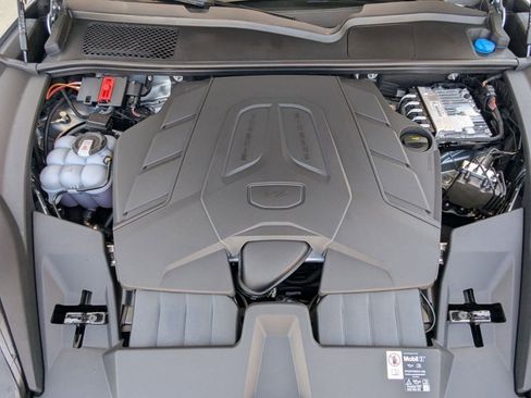 Used 2025 Porsche Cayenne image 27