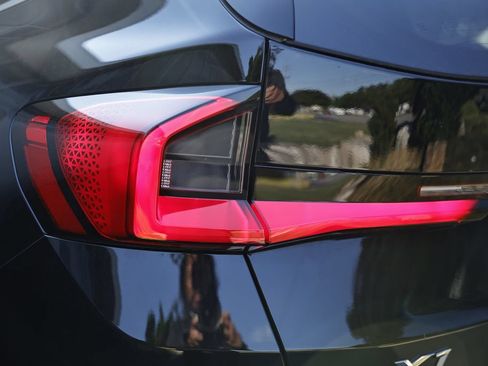 New 2026 BMW X1 xDrive28i AWD/4WD image 9