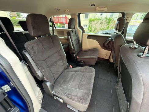 Used 2019 Dodge Grand Caravan SE w/ UConnect Hands-Free Group FWD image 22
