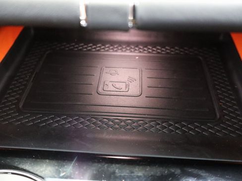 Used 2025 Bentley Bentayga image 15