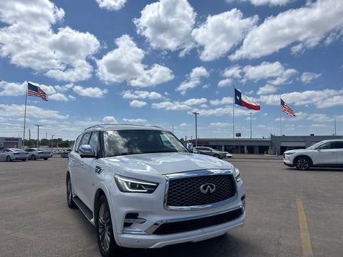 Used 2018 INFINITI QX80 2WD w/ Deluxe Technology Package image 3