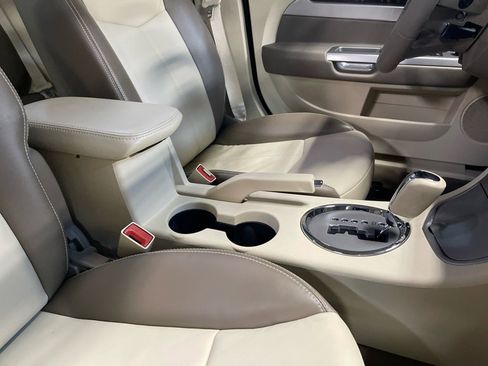 Used 2008 Chrysler Sebring Limited image 44