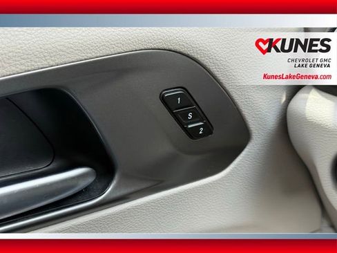Used 2024 Chrysler Pacifica Touring-L FWD image 45