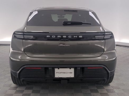 Certified 2025 Porsche Macan Electric RWD image 10