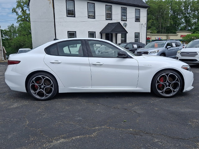 Used 2023 Alfa Romeo Giulia Veloce RWD image 7