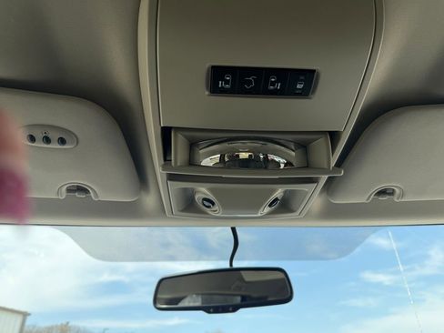 Used 2016 Chrysler Town & Country Touring image 26