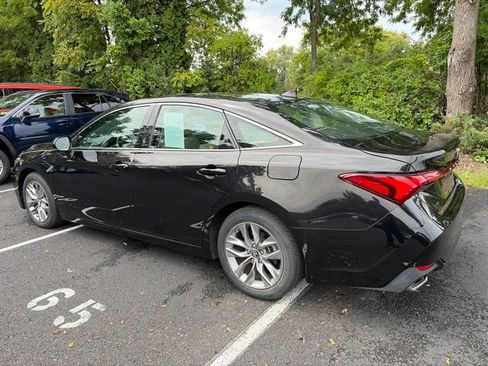 Used 2019 Toyota Avalon XLE w/ Moonroof Package FWD image 10