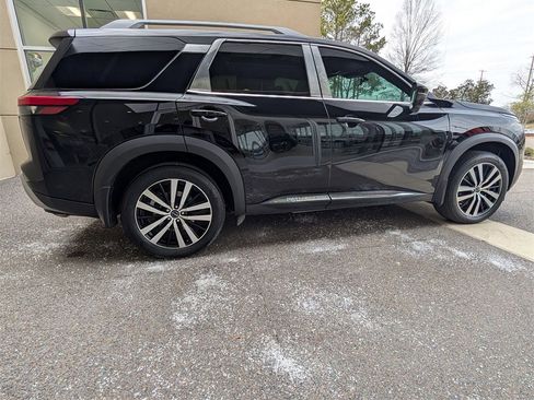 Used 2023 Nissan Pathfinder Platinum w/ Cargo Package image 7