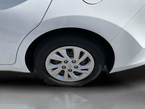 Used 2017 Hyundai Elantra SE image 24